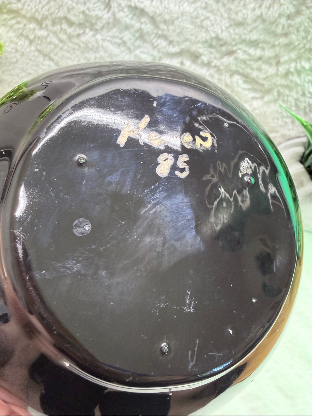 Vintage Black Glass Vase with White Peacock Detail Classic Maximalism 🔥 - Picture 4 of 4